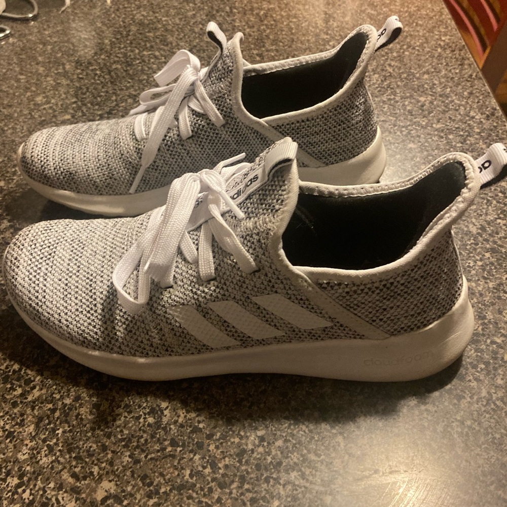 ADIDAS Cloud-foam Slip On’s! Size 5.5 Black & White